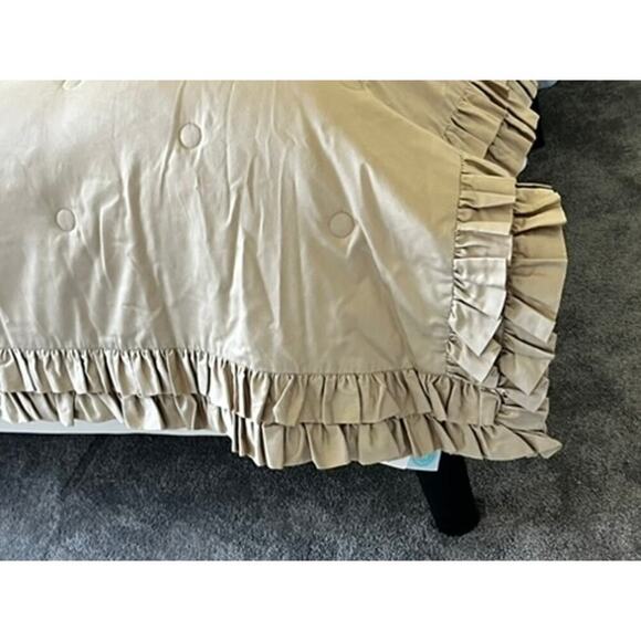 Daniel Cremieux Beige/Gold "Chocolate" ruffled coverlet Full/Queen Size - Picture 13 of 14